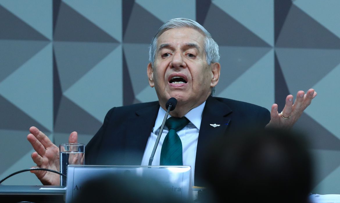 General Heleno deixa Comando Militar para cumprir prisão domiciliar   