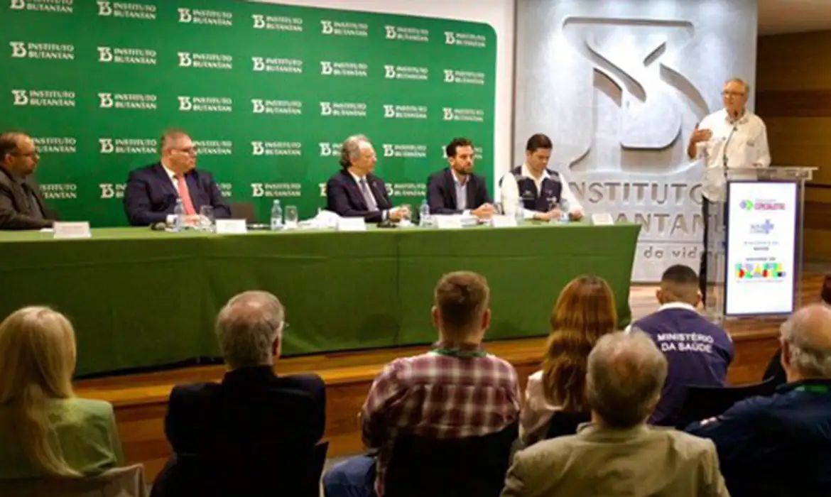 Ministro da Saúde assina contrato para compra de vacina contra a dengue produzida pelo Butantan