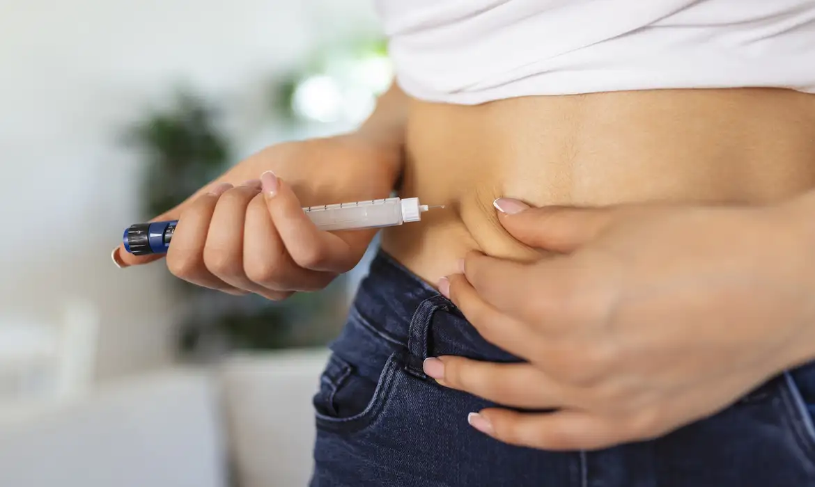 Canetas emagrecedoras podem levar à pancreatite, alerta a Anvisa