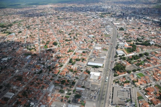 Entre muralhas e vazios: A nova geografia do poder em Feira de Santana