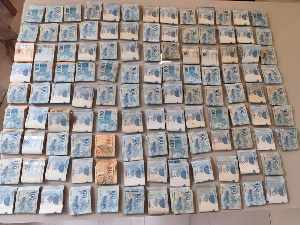 Operação contra grupo criminoso que controlava serviços de internet apreende R$ 173 mil na Bahia