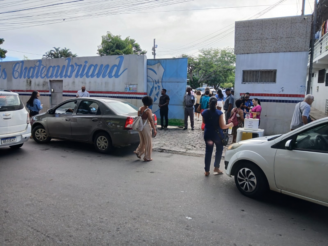 Milhares de candidatos iniciam provas do concurso público para professor em Feira de Santana