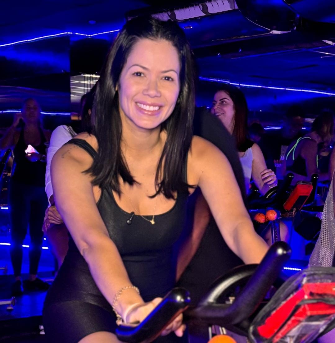 Pilotado por Drª Emily Cova, aulão de bike na FitBike Brasil marcou às comemorações do mês da mulher