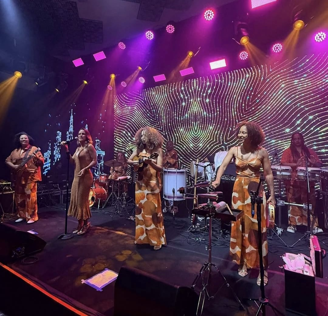 Sambaiana celebra despedida do verão com show gratuito no Pelourinho 