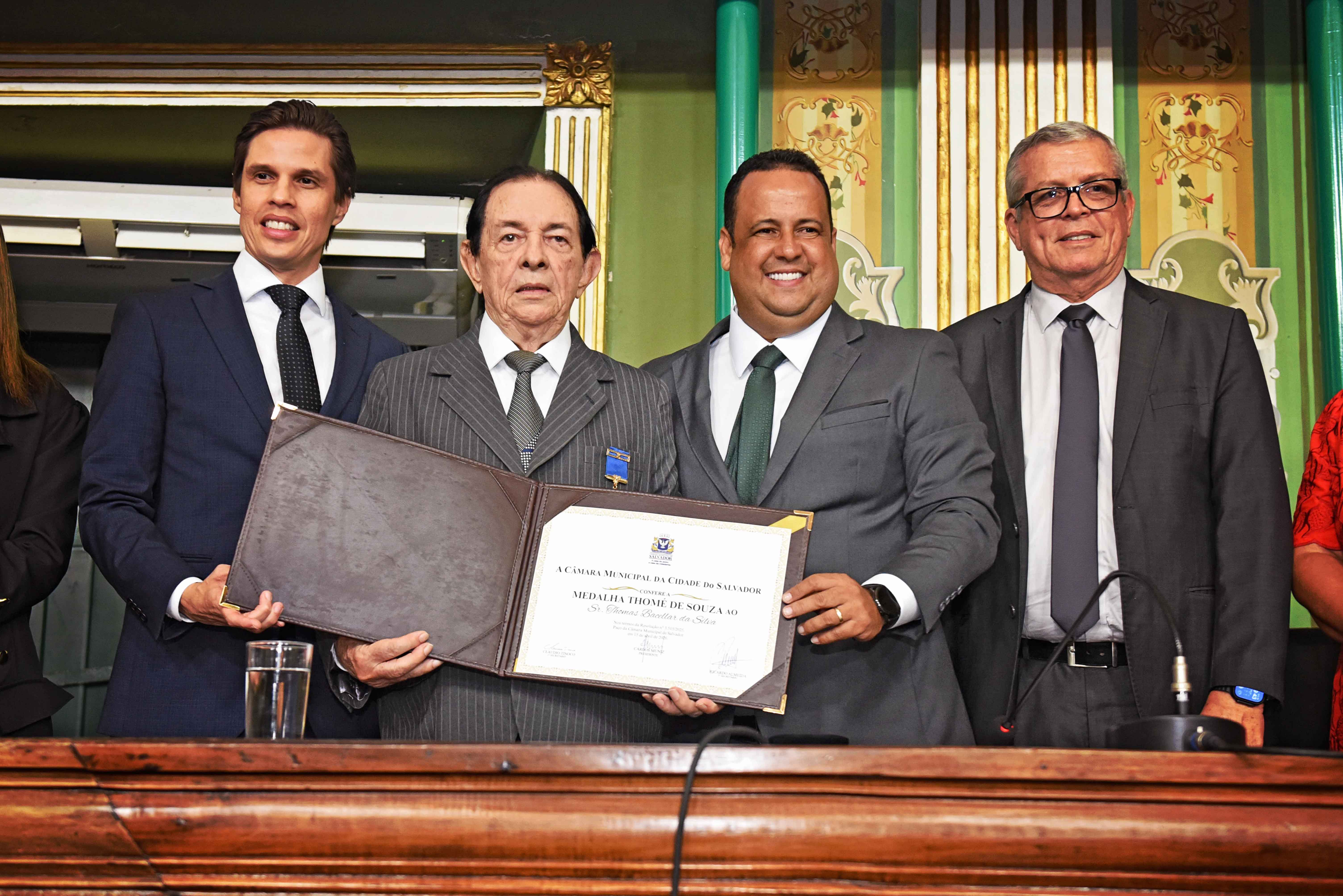 Cerimônia concorrida marca homenagem a Thomas Bacellar na Câmara de Salvador