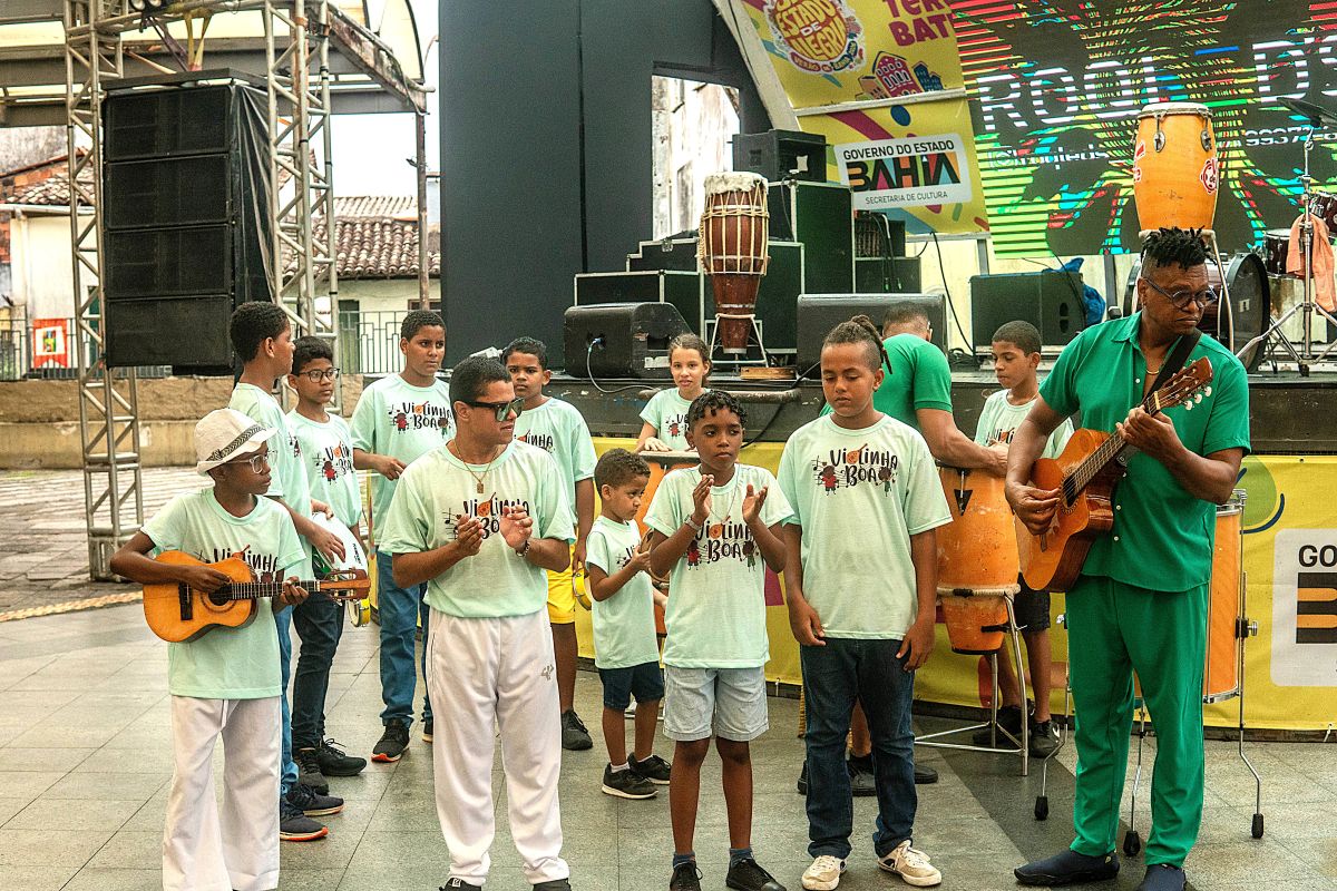 Público do Pelourinho sambou com festa da Viola de Doze em celebração aos 10 anos do Projeto Violinha Boa