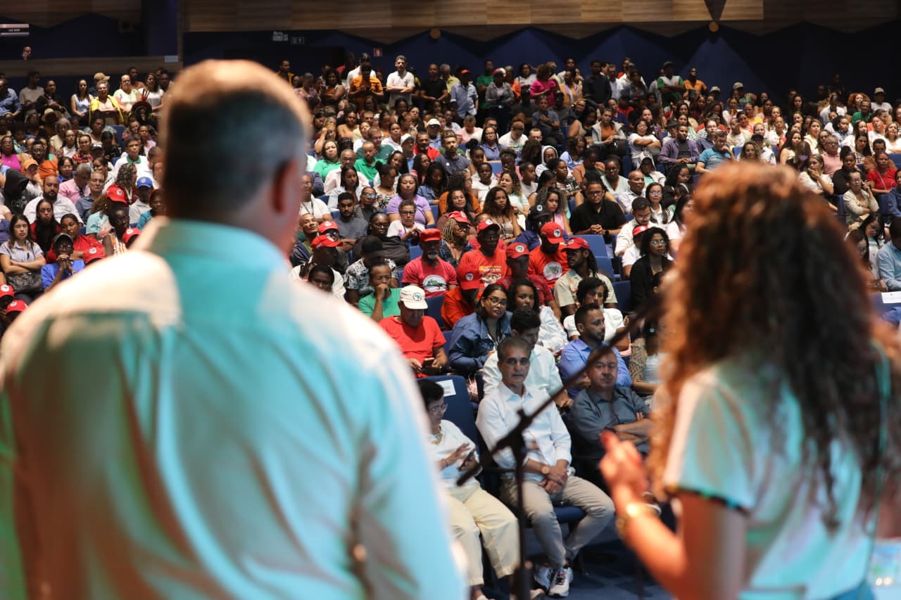 Jerônimo faz sua mais vigorosa incursão em Feira: 'Vou cuidar de dar conta dos compromissos com os feirenses'