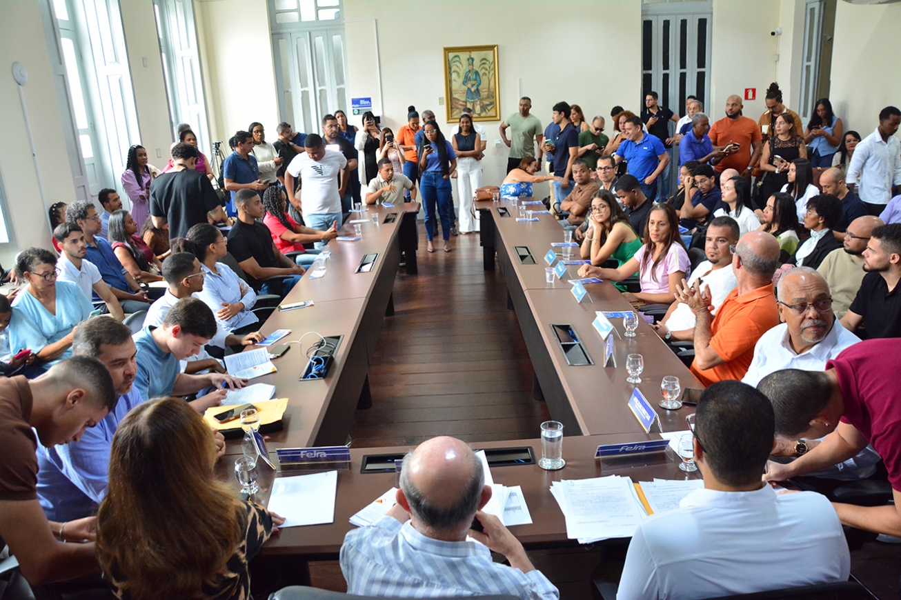 Prefeitura de Feira empossa 51 agentes de combate às endemias aprovados em concurso público