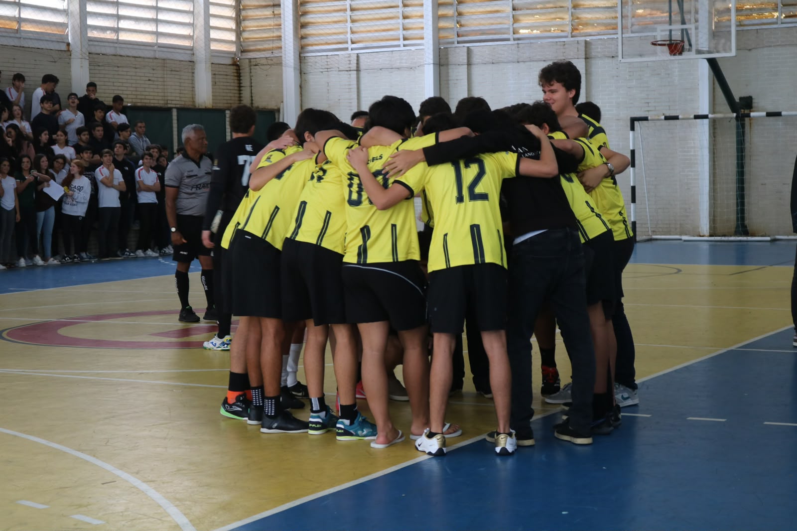 Copa do mundo: escola estimula esporte e integração