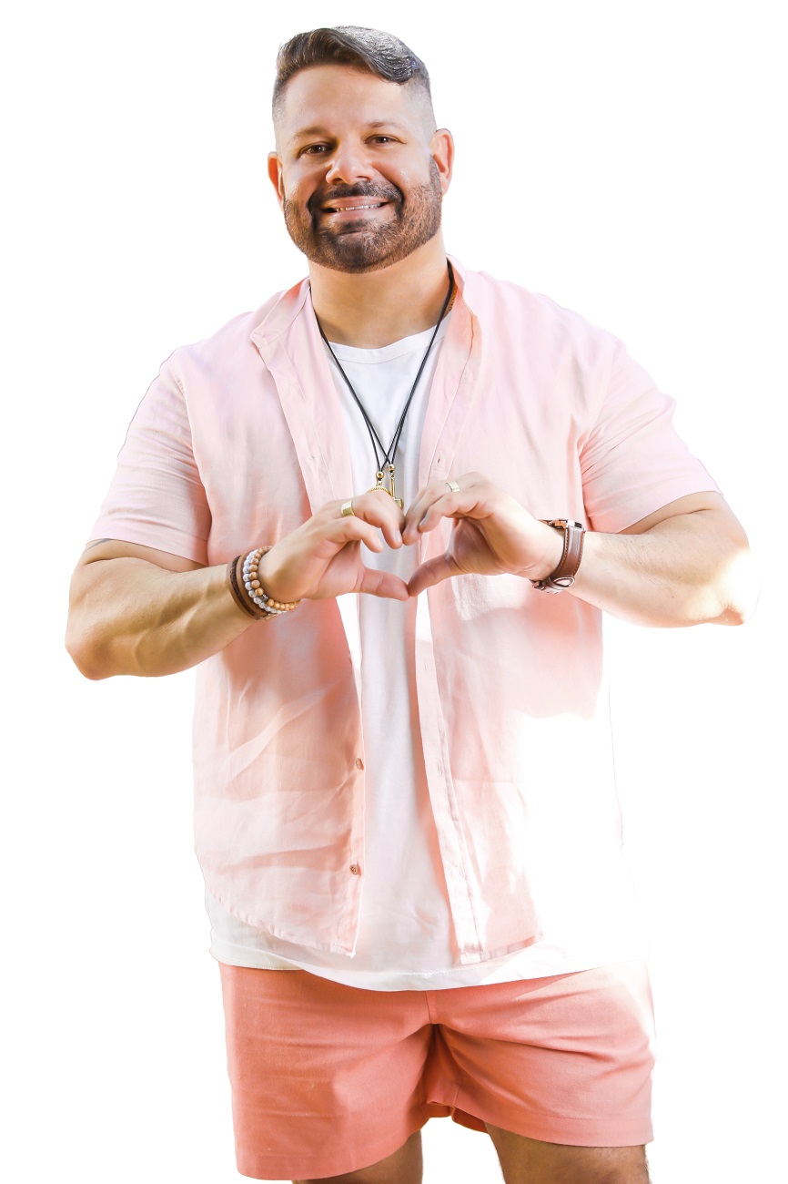 Em clima de São João, Danniel Vieira faz a festa na capital e interior da Bahia 