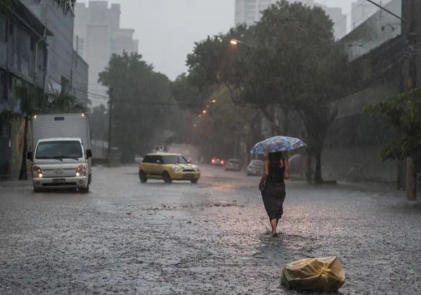 Frente fria avança sobre a Bahia e coloca mais de 130 cidades em alerta para chuvas intensas