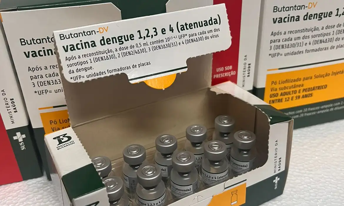 Ministério da Saúde decide pela suspensão temporária da vacina contra a dengue produzida pelo Butantan