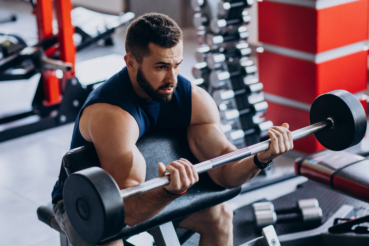 Musculação contribui para o aumento da testosterona e traz benefícios à saúde masculina