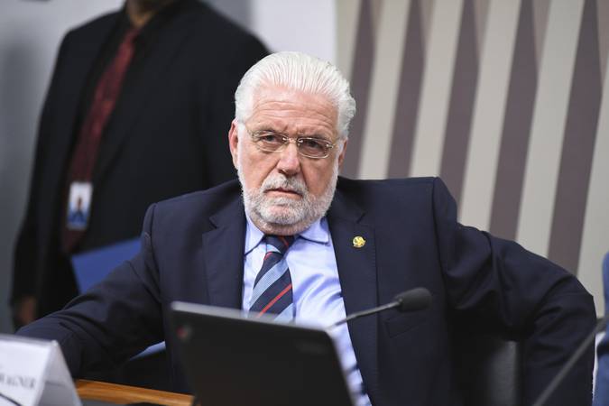 Polícia Federal cumpre buscas contra Jacques Wagner, líder de Lula no Senado Federal, em operação do Caso Master