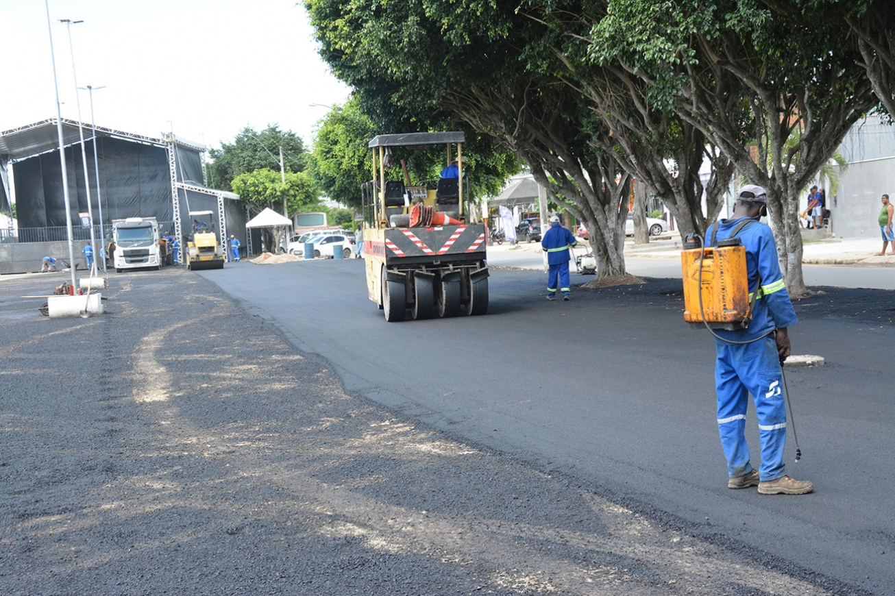 Praça do Forró recebe pavimentação asfáltica e prepara distrito de Maria Quitéria para o São João