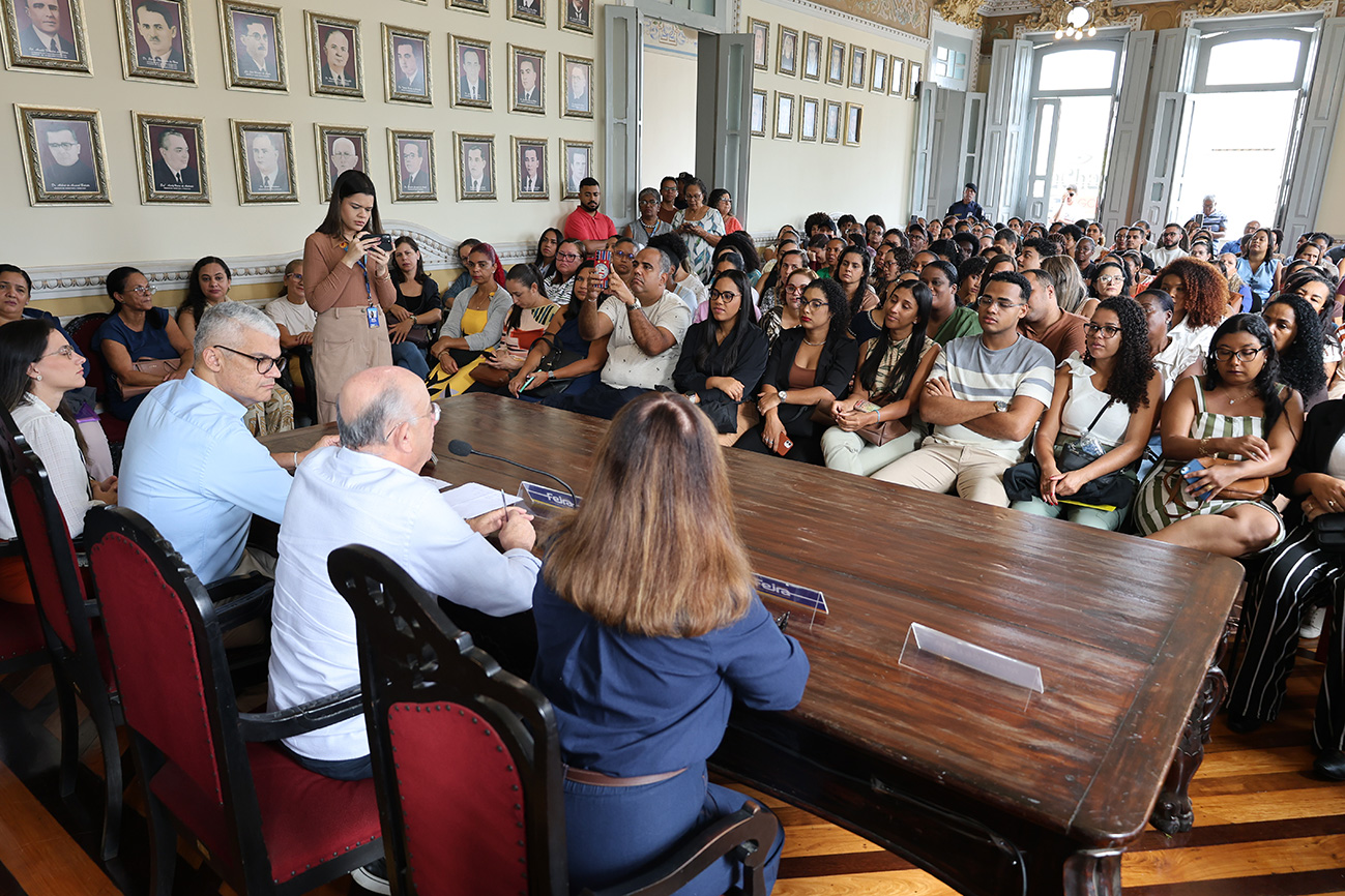 Prefeitura de Feira reforça rede municipal de ensino com contratação de 145 professores e 22 cuidadores