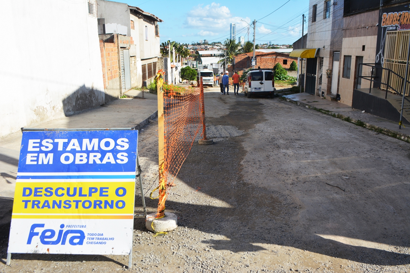 A fim de combater erosão no asfalto, Prefeitura de Feira de Santana implanta drenagem na Avenida Iguatemi