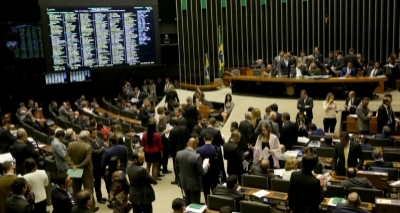 Corrupção, militares e o jogo perigoso