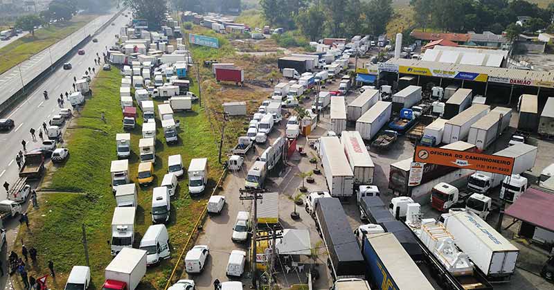 A greve é dos caminhoneiros; o apoio é nacional