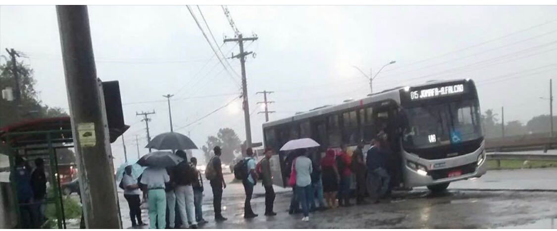 As primitivas condições de espera de transporte coletivo na área do HGCA