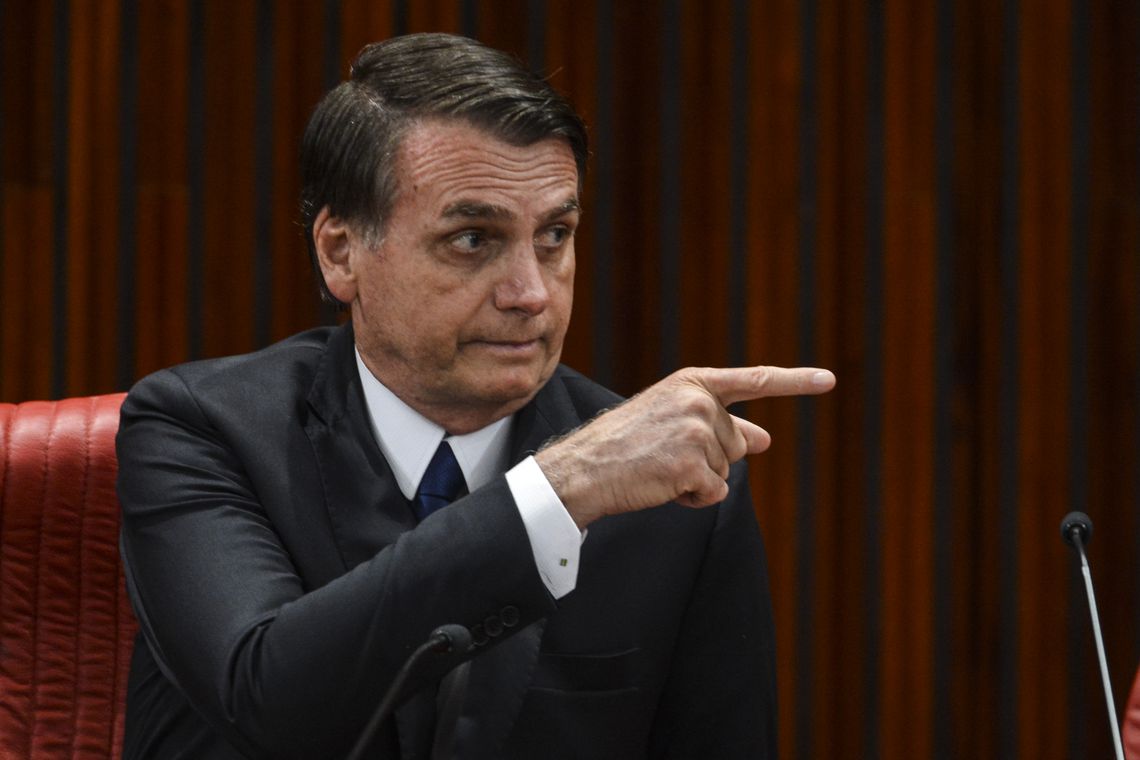 Bolsonaro diz que vai corrigir  tabela do Imposto de Renda