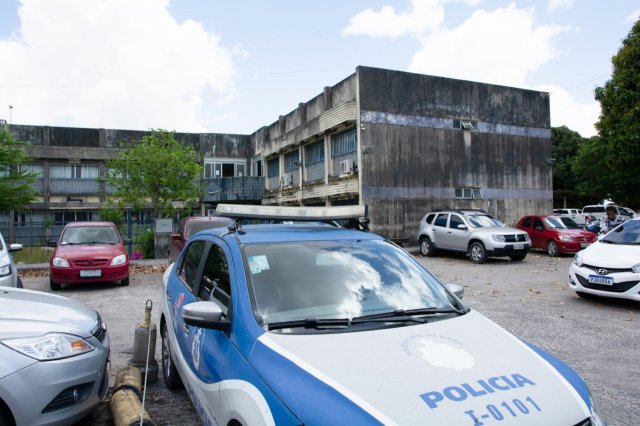 Faixas de pedestres, pontos de ônibus, Detran, Investigador Bandeira, em situações vexatórias
