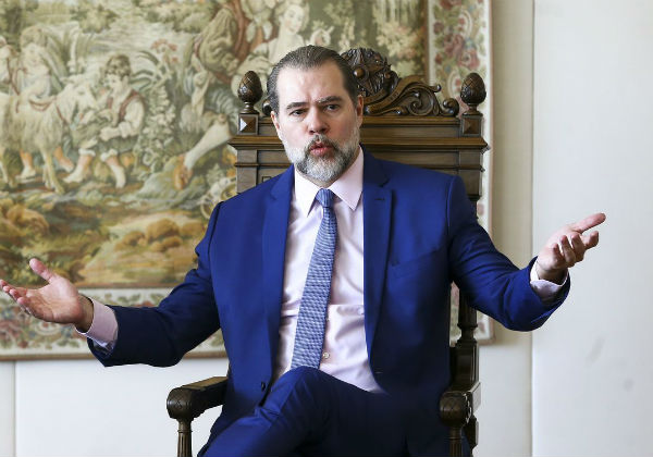 Toffoli, a biruta do Aeroporto, Deus Sim, Deus não