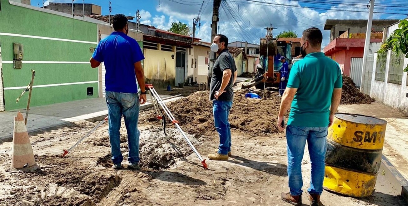 Prefeitura cobra da Embasa resolução para obras inacabadas - Vimarsana News