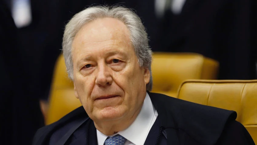 Lewandovski atropela o Congresso