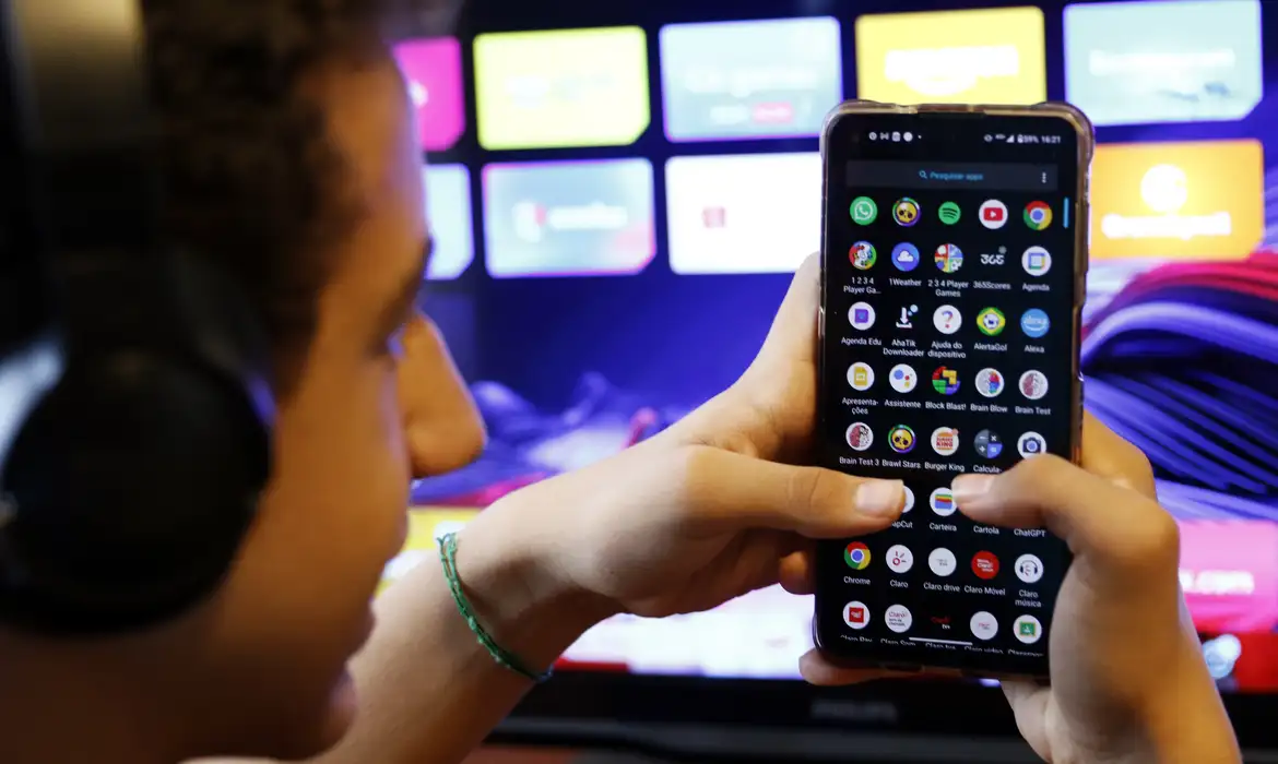 Maioria do STF vota a favor da responsabilização das redes sociais