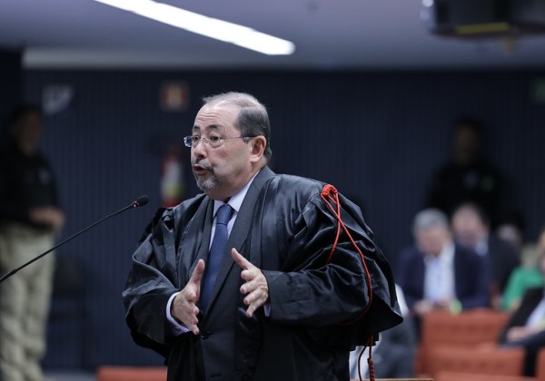 STF retoma julgamento de Bolsonaro em ação sobre suposta trama golpista e defesa contesta acusações e pena de 30 anos