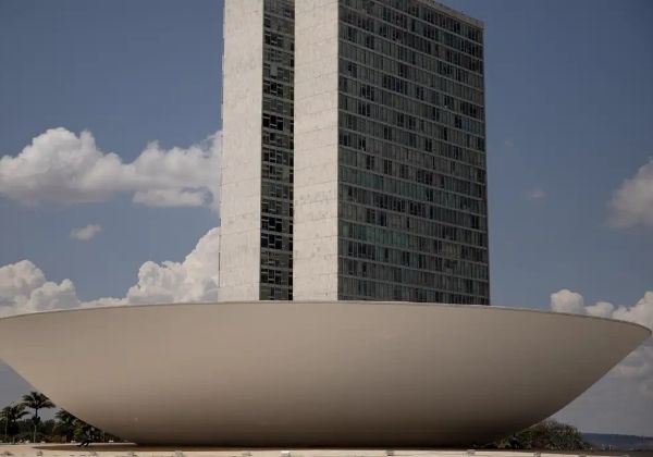 Senado vota hoje projeto que amplia isenção do Imposto de Renda para quem ganha até R$ 5 mil