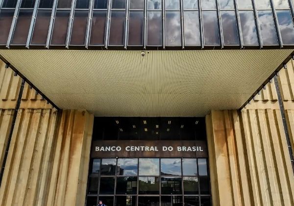 Banco Central estuda acionar STF contra convocação de diretor para acareação sobre Banco Master