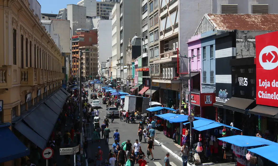 Novo salário mínimo injetará R$ 81,7 bi na economia, diz Dieese