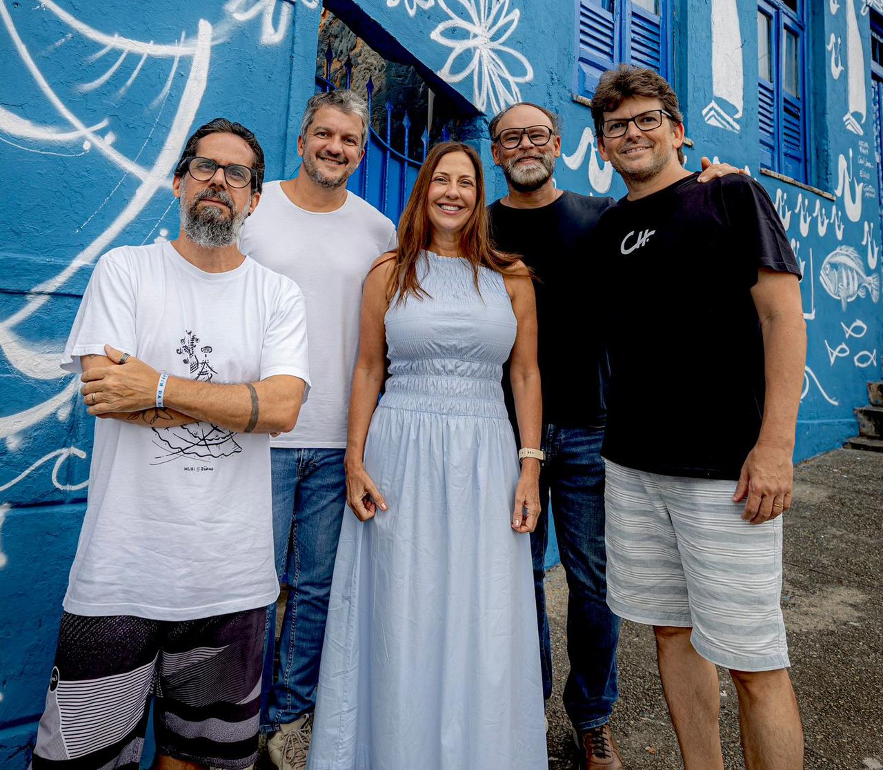 Artistas do Villa Arte realizam intervenção em homenagem a Iemanjá no Rio Vermelho