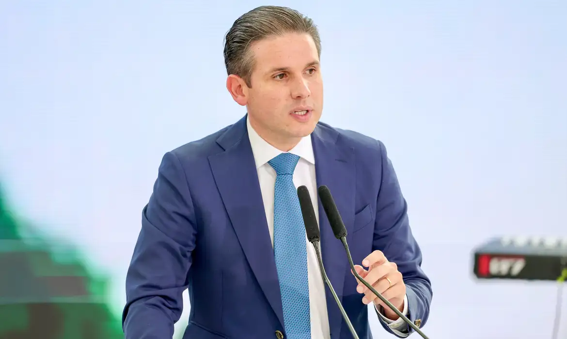 Fim da Escala 6x1 pode ser votado em maio, diz presidente da Câmara dos Deputados