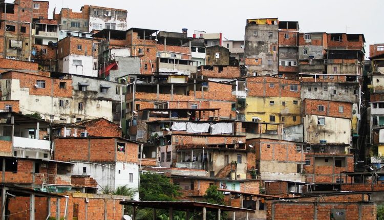 Quase 10% dos baianos vivem em favelas e comunidades urbanas