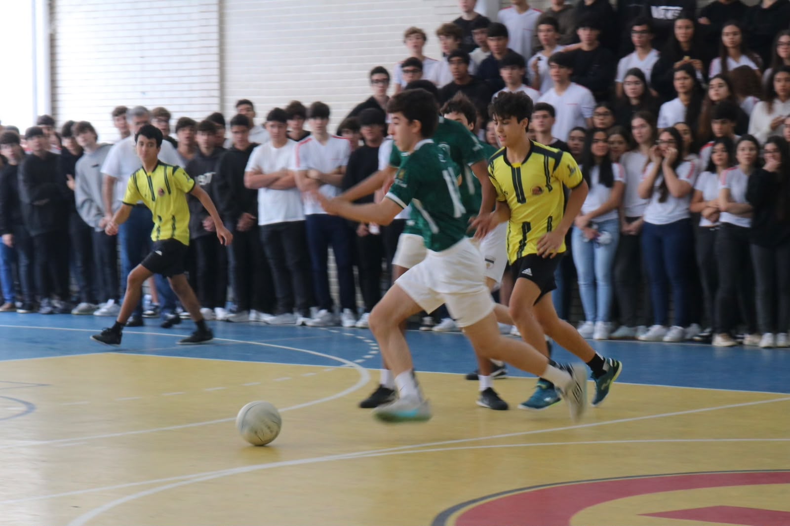 Copa do Mundo: ambiente escolar estimula espírito esportivo e integração entre estudantes