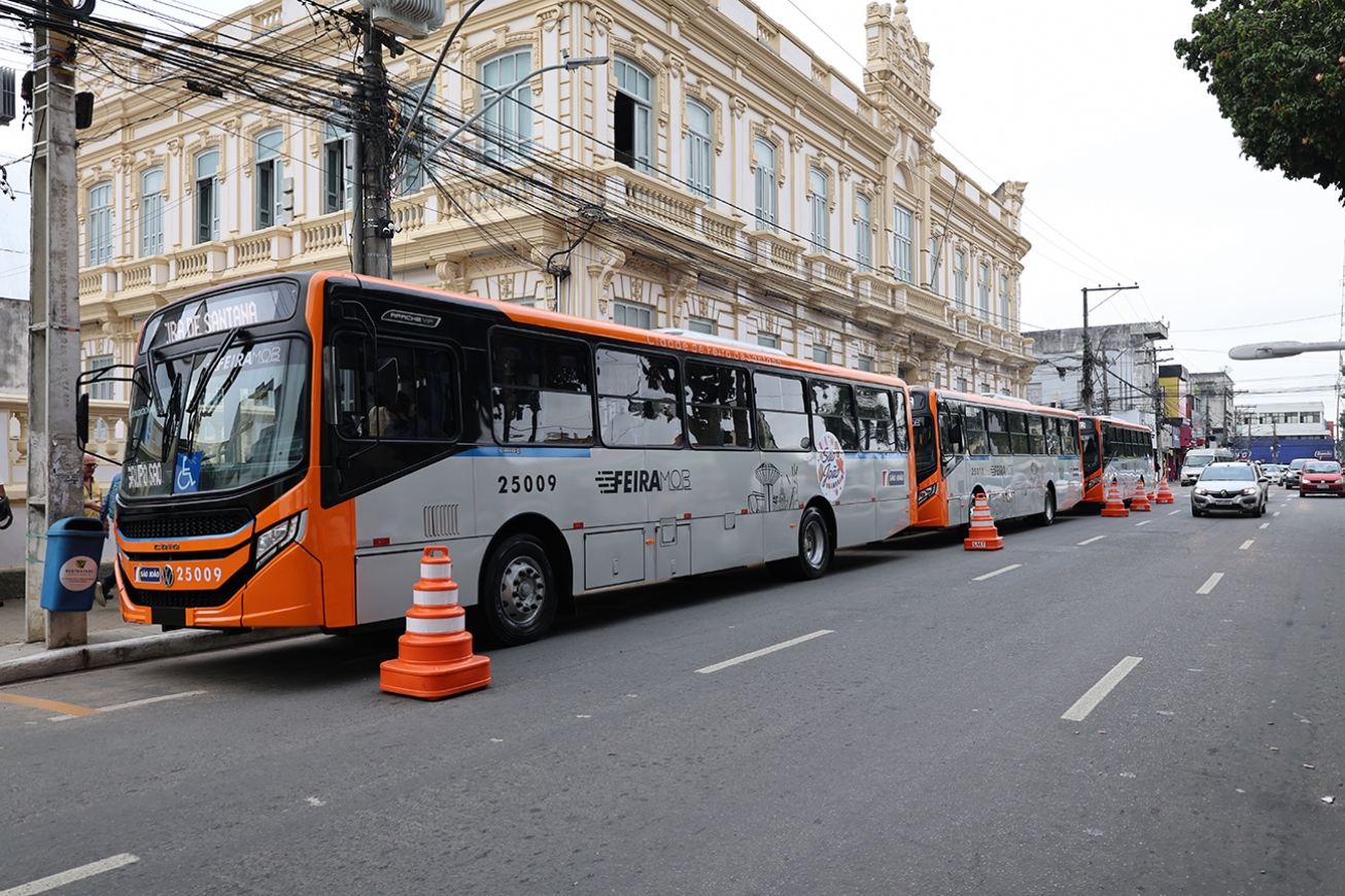 Feira de Santana recebe seis novos ônibus com ar-condicionado para o transporte coletivo