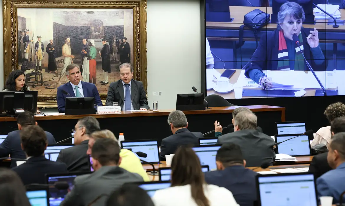 Por 44 votos a favor e 18 contra, Comissão da Câmara aprova redução da maioridade penal para 16 anos