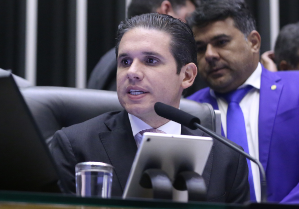 Projeto que acaba com escala 6x1 pode ser votado ainda nesta semana, diz Hugo Motta